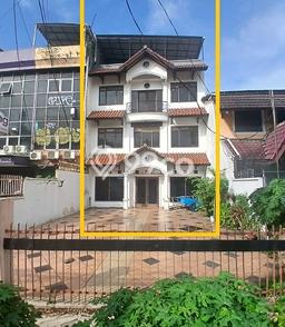 Ruko untuk Disewa di Pusat Jakarta Selatan Luas Bangunan 408m2 Ruko untuk Disewa di Pusat Jakarta Selatan Luas Bangunan 408m2