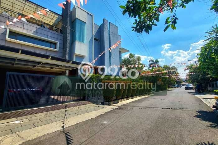 Rumah Luxury Modern Tanpa Renovasi di Turangga Bandung Rumah Luxury Modern Tanpa Renovasi di Turangga Bandung