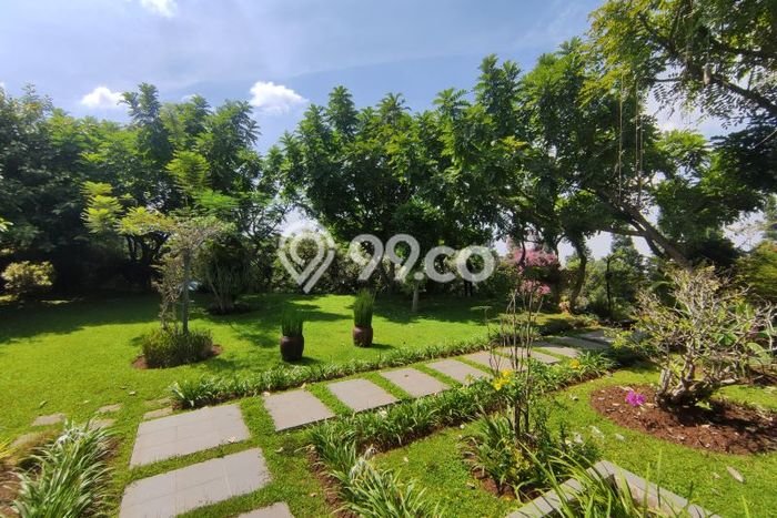 Jual Rumah Mewah Megah Dengan View Cantik di Sayap Dago, Bandung Jual Rumah Mewah Megah Dengan View Cantik di Sayap Dago, Bandung