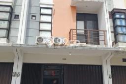 Jual Rumah Favorit Siap Huni LB 110m2 di Bojongloa Kaler, Bandung Jual Rumah Favorit Siap Huni LB 110m2 di Bojongloa Kaler, Bandung