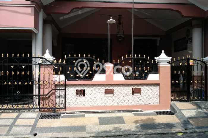 Hunian Cantik Minimalis Lb 240m2 di Rungkut, Surabaya Hunian Cantik Minimalis Lb 240m2 di Rungkut, Surabaya