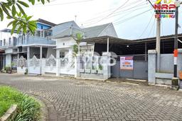 Lahan Strategis di Genteng Dijual dengan Luas 138m2 Lahan Strategis di Genteng Dijual dengan Luas 138m2
