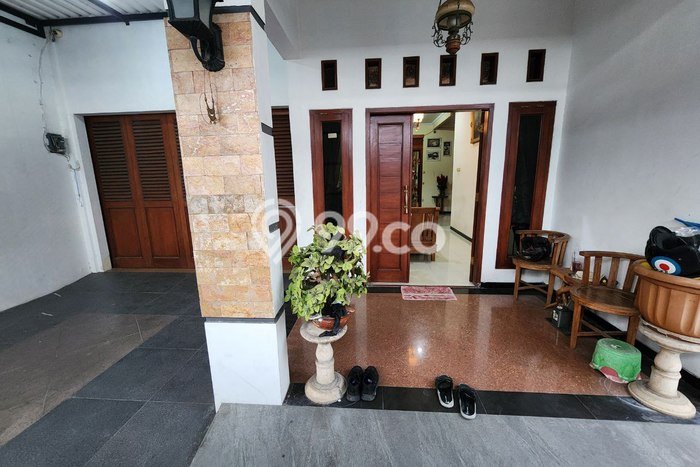 Rumah Modern Cantik 4 Kamar Siap Huni di Laweyan Rumah Modern Cantik 4 Kamar Siap Huni di Laweyan