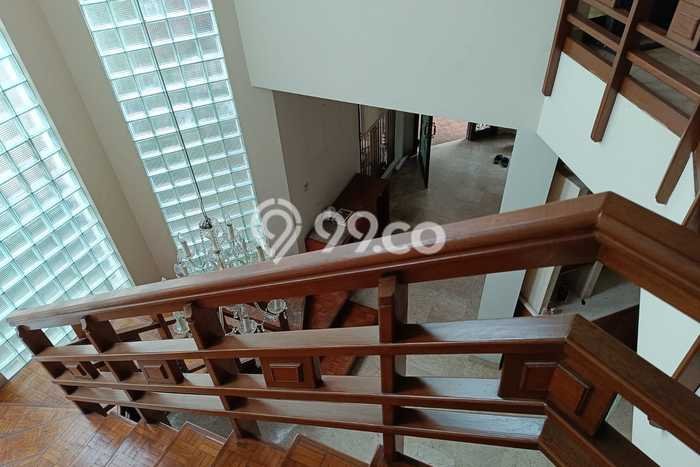 Ready to Use! Luxury House LT 320m2 Desain Elegan di Tubagus Angke Ready to Use! Luxury House LT 320m2 Desain Elegan di Tubagus Angke