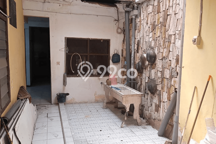 Dijual Rumah 6 Kamar Lokasi Ideal Bagus dan Strategis di Rungkut Dijual Rumah 6 Kamar Lokasi Ideal Bagus dan Strategis di Rungkut