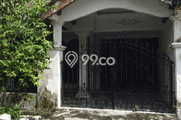 Dijual Rumah 6 Kamar Lokasi Ideal Bagus dan Strategis di Rungkut Dijual Rumah 6 Kamar Lokasi Ideal Bagus dan Strategis di Rungkut