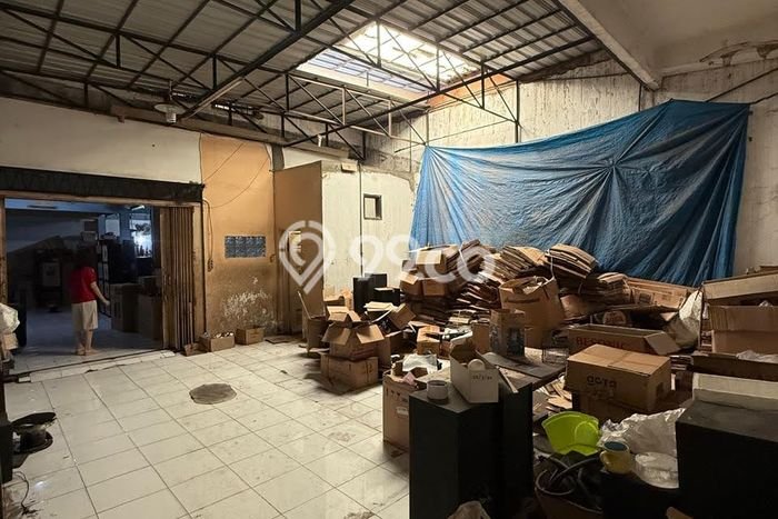 Area Ramai! Gudang Dijual di Sukolilo untuk Bisnis Luas Bangunan 1800m2 Area Ramai! Gudang Dijual di Sukolilo untuk Bisnis Luas Bangunan 1800m2