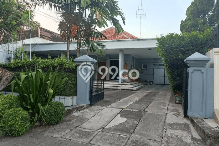 Ready to Use! Premium House LT 685m2 Desain Modern di Raya Darmo Ready to Use! Premium House LT 685m2 Desain Modern di Raya Darmo