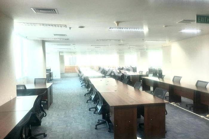 Unit Kantor Disewakan di Kebon Sirih di Area Ramai & Strategis Unit Kantor Disewakan di Kebon Sirih di Area Ramai & Strategis