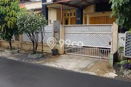 Jual Rumah Bagus Siap Huni LB 300m2 di Karang Tengah, Tangerang Jual Rumah Bagus Siap Huni LB 300m2 di Karang Tengah, Tangerang