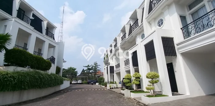 Hunian Mewah LB 304m2 Siap Huni Desain Elegan di Joglo, Jakarta Barat Hunian Mewah LB 304m2 Siap Huni Desain Elegan di Joglo, Jakarta Barat