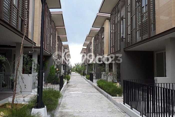 Rumah 4 KT 4 KM di Area Premium , Surabaya Rumah 4 KT 4 KM di Area Premium , Surabaya