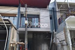 Dijual Cepat Rumah Favorit Siap Huni LB 162m2 di Mulyorejo, Surabaya Dijual Cepat Rumah Favorit Siap Huni LB 162m2 di Mulyorejo, Surabaya
