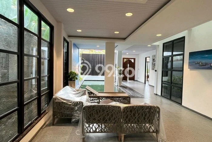 Hunian Minimalis dengan LT 270m2 & LB 450m2 Disewakan di Sanur Hunian Minimalis dengan LT 270m2 & LB 450m2 Disewakan di Sanur