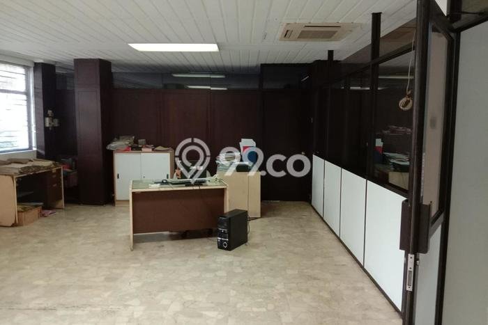 Area Ramai! Ruko Dijual di Menteng untuk Bisnis Luas Bangunan 706m2 Area Ramai! Ruko Dijual di Menteng untuk Bisnis Luas Bangunan 706m2