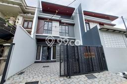 Jual Rumah Bagus Siap Huni LB 135m2 di Sukolilo, Surabaya Jual Rumah Bagus Siap Huni LB 135m2 di Sukolilo, Surabaya