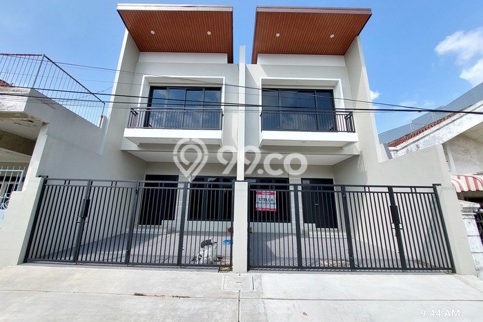 Rumah Strategis Modern Lb 100m2 di Mulyorejo, Surabaya Rumah Strategis Modern Lb 100m2 di Mulyorejo, Surabaya