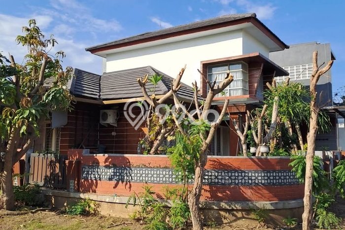Rumah di Gedangan, Sidoarjo, Luas 233m2m² Bangunan 200m2m² Rumah di Gedangan, Sidoarjo, Luas 233m2m² Bangunan 200m2m²