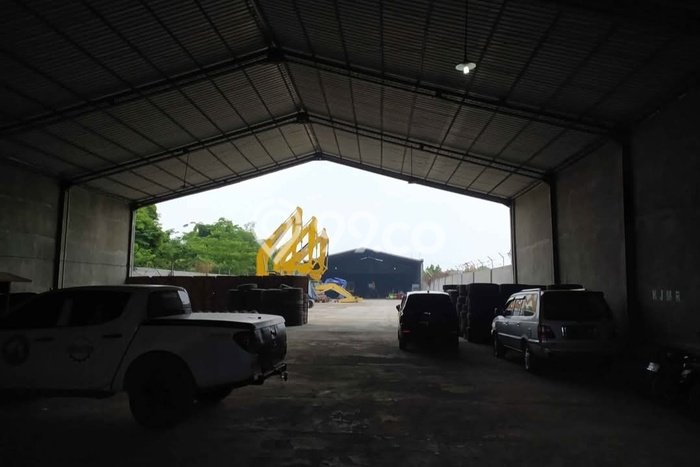 LOKASI PREMIUM! Gudang Kawasan Krian, Luas 85m2m², Jalan Utama, Kawasan Komersial LOKASI PREMIUM! Gudang Kawasan Krian, Luas 85m2m², Jalan Utama, Kawasan Komersial