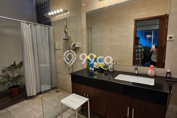 Ready to Use! Luxury House LT 560m2 Desain Modern di Kedoya Ready to Use! Luxury House LT 560m2 Desain Modern di Kedoya