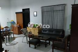 HARGA SPECIAL! Rumah Strategis di Wonocolo, Luas 240m2m² LB 200m2m² HARGA SPECIAL! Rumah Strategis di Wonocolo, Luas 240m2m² LB 200m2m²