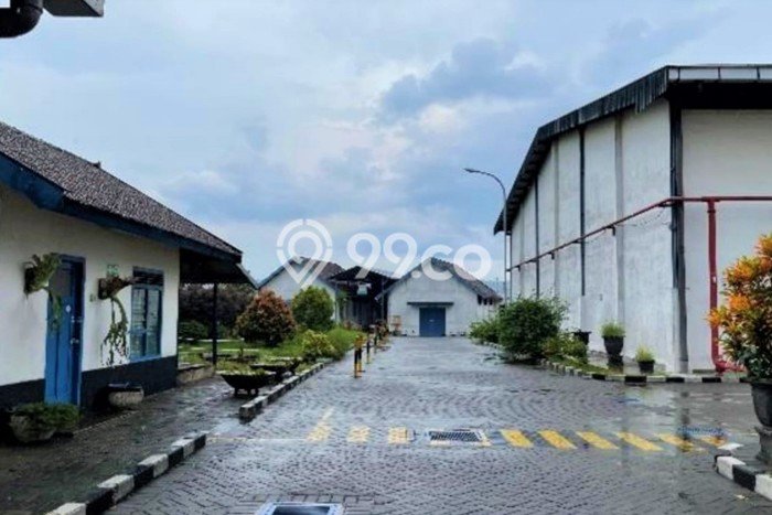 KEUNTUNGAN BERLIPAT! Gudang Kawasan Kedungkandang, Luas 7716m², Posisi Jalan Utama KEUNTUNGAN BERLIPAT! Gudang Kawasan Kedungkandang, Luas 7716m², Posisi Jalan Utama