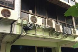 LOKASI BISNIS! Ruko For Rent Kawasan Genteng, Luas 150m², Area Utama LOKASI BISNIS! Ruko For Rent Kawasan Genteng, Luas 150m², Area Utama
