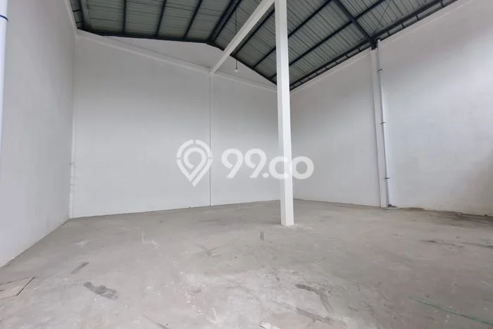 LOKASI STRATEGIS! Gudang Disewakan di Taman, Luas 144m², Kawasan Ramai LOKASI STRATEGIS! Gudang Disewakan di Taman, Luas 144m², Kawasan Ramai