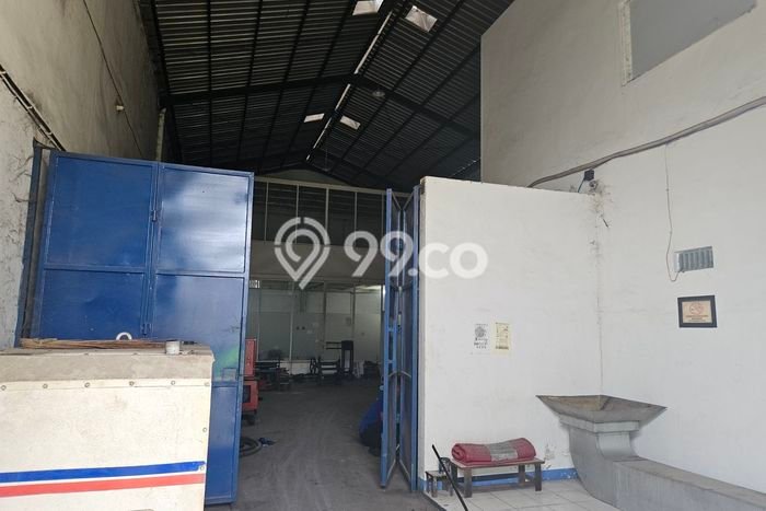 AREA BISNIS! Gudang Kawasan Rungkut, Luas 300m², Mainroad, Ramai AREA BISNIS! Gudang Kawasan Rungkut, Luas 300m², Mainroad, Ramai
