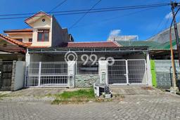 FEATURED! Rumah Asri di Rungkut, LT 180m² Bangunan 150m² FEATURED! Rumah Asri di Rungkut, LT 180m² Bangunan 150m²