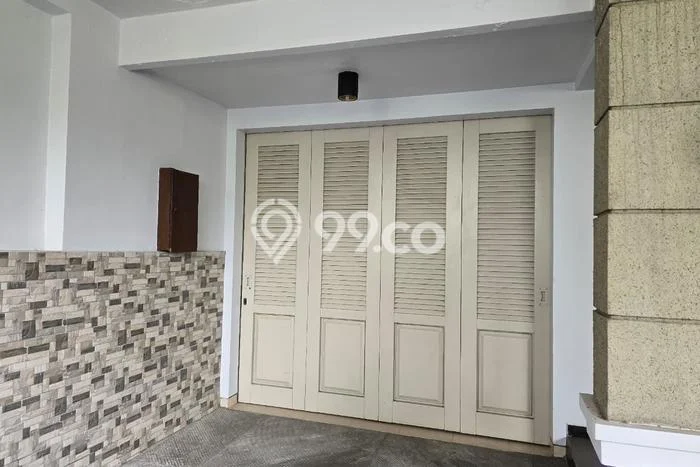 Rumah Mewah LB 200m2 Siap Pakai Desain Elegan di Ketintang, Surabaya Rumah Mewah LB 200m2 Siap Pakai Desain Elegan di Ketintang, Surabaya
