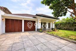 Ready to Use! Premium House LT 739m2 Desain Elegan di Kemang Ready to Use! Premium House LT 739m2 Desain Elegan di Kemang