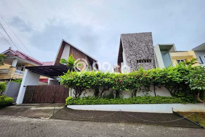 Ready to Use! Luxury House LT 401m2 Desain Elegan di Jimbaran Ready to Use! Luxury House LT 401m2 Desain Elegan di Jimbaran