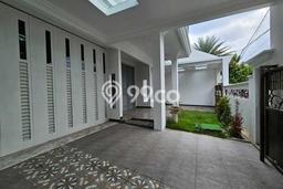 Dijual Rumah Premium dengan Fasilitas Sekitar Komplit di Wonocolo, Surabaya Dijual Rumah Premium dengan Fasilitas Sekitar Komplit di Wonocolo, Surabaya