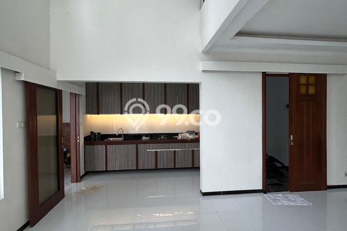 Jual Rumah Mewah Megah Dengan View Eksklusif di Panjang Jiwo, Surabaya Jual Rumah Mewah Megah Dengan View Eksklusif di Panjang Jiwo, Surabaya