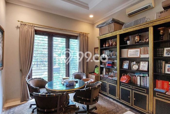 Rumah Eksklusif Siap Huni LT 717m2 di Menteng, Jakarta Pusat Rumah Eksklusif Siap Huni LT 717m2 di Menteng, Jakarta Pusat