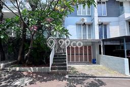 Disewakan! Rumah 3 Kamar Tidur &
3 Kamar Mandi di Tb Simatupang, Jakarta Selatan Disewakan! Rumah 3 Kamar Tidur &
3 Kamar Mandi di Tb Simatupang, Jakarta Selatan