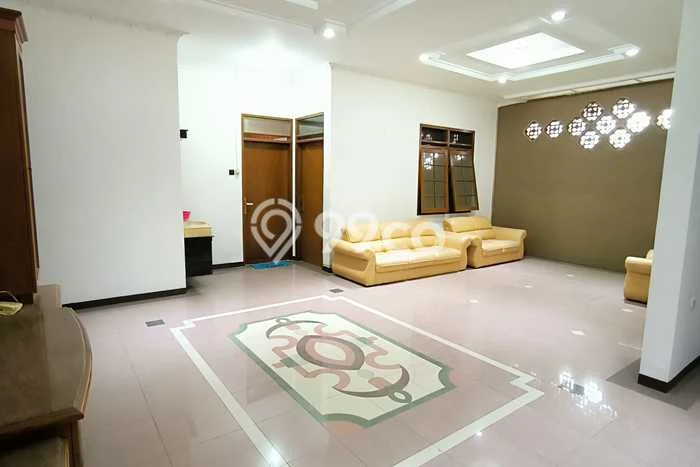 Lokasi strategis! Rumah siap huni disewakan di Batununggal LB 150m2 Lokasi strategis! Rumah siap huni disewakan di Batununggal LB 150m2