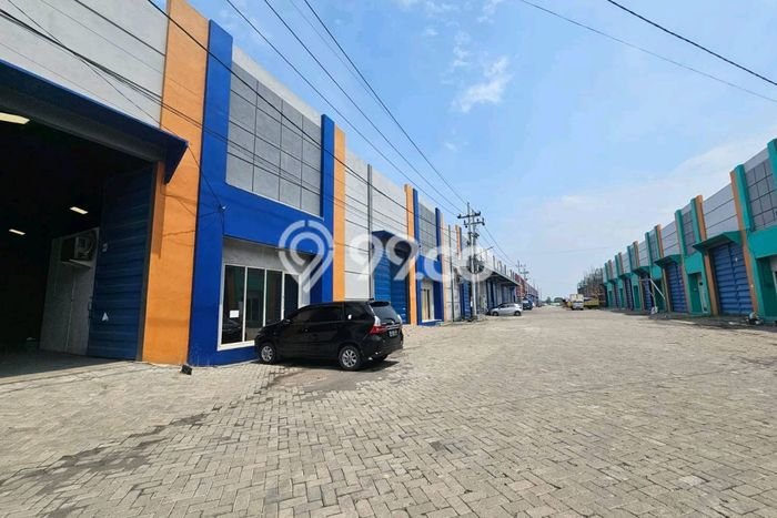Gudang Lokasi Komersial Kawasan Buduran, Luas 1260m2m², Akses Utama Gudang Lokasi Komersial Kawasan Buduran, Luas 1260m2m², Akses Utama