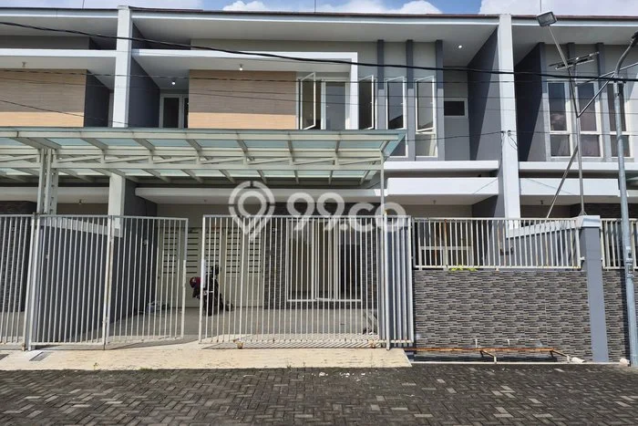 Lokasi strategis! Rumah siap huni disewakan di Dukuh Pakis LB 275m2 Lokasi strategis! Rumah siap huni disewakan di Dukuh Pakis LB 275m2