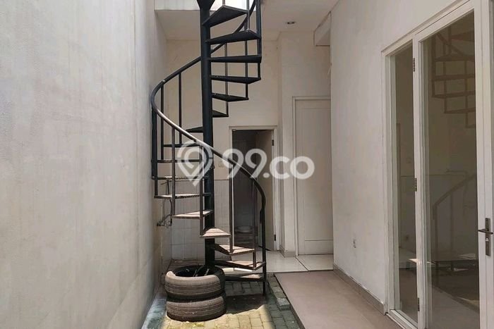 Rumah Sewa Surabaya LT 200m2 LB 275m2 Area Mayjen Sungkono Rumah Sewa Surabaya LT 200m2 LB 275m2 Area Mayjen Sungkono