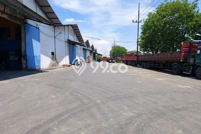 Gudang Disewa di Surabaya dengan LB 3305m2 Area Komersial Ramai Gudang Disewa di Surabaya dengan LB 3305m2 Area Komersial Ramai