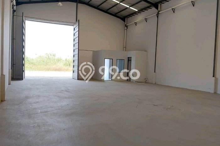 Gudang di Waru, Luas 276m2m², Area Komersial, Posisi Premium Gudang di Waru, Luas 276m2m², Area Komersial, Posisi Premium