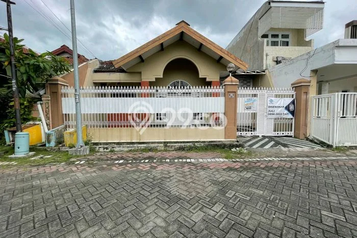 Lokasi strategis! Rumah siap pakai dikontrakkan di Rungkut LB 120m2 Lokasi strategis! Rumah siap pakai dikontrakkan di Rungkut LB 120m2