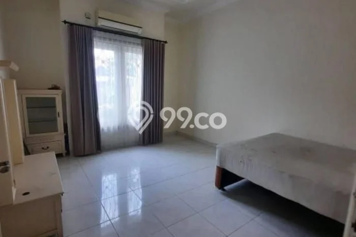 Lokasi strategis! Rumah siap pakai dikontrakkan di Tenggilis Mejoyo LB 300m2 Lokasi strategis! Rumah siap pakai dikontrakkan di Tenggilis Mejoyo LB 300m2