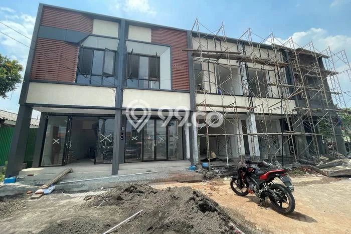 Area Ramai! Ruko Dijual di Taman untuk Bisnis Luas Bangunan 100m2 Area Ramai! Ruko Dijual di Taman untuk Bisnis Luas Bangunan 100m2