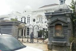 Dijual Rumah Premium dengan Fasilitas Sekitar Komplit di Cipayung, Jakarta Timur Dijual Rumah Premium dengan Fasilitas Sekitar Komplit di Cipayung, Jakarta Timur