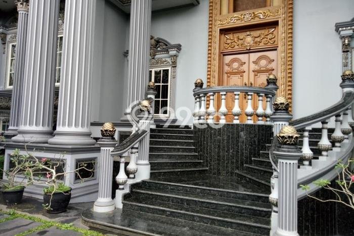 For Sale! Luxury House LT 825m2 Desain Modern di Citra Grand For Sale! Luxury House LT 825m2 Desain Modern di Citra Grand