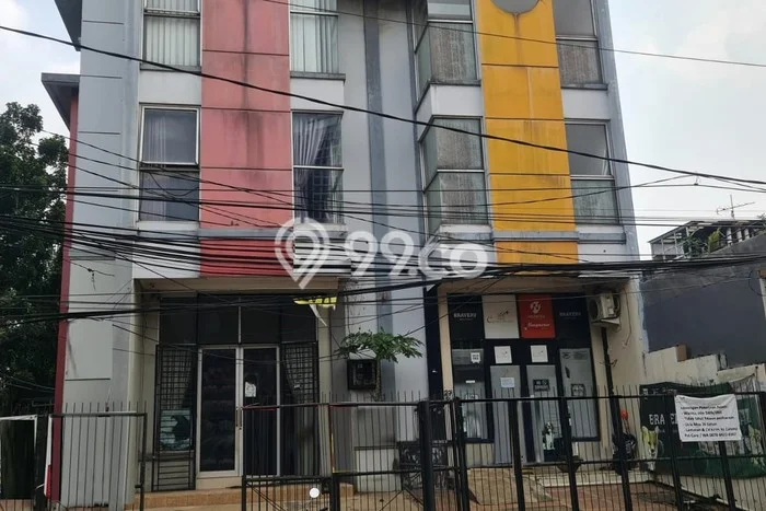 Unit Ruko Dijual di Jakarta Barat LT 135m2 & LB 250m2 Unit Ruko Dijual di Jakarta Barat LT 135m2 & LB 250m2