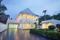 Hunian Mewah LB 1100m2 Siap Pakai Desain Elegan di Kemang, Jakarta Selatan Hunian Mewah LB 1100m2 Siap Pakai Desain Elegan di Kemang, Jakarta Selatan